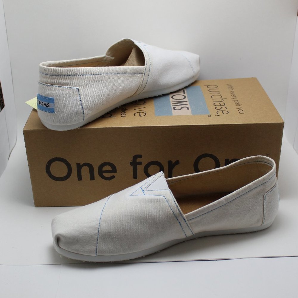 TOMS Classics in White Canvas- NEW!- Mens 10.5